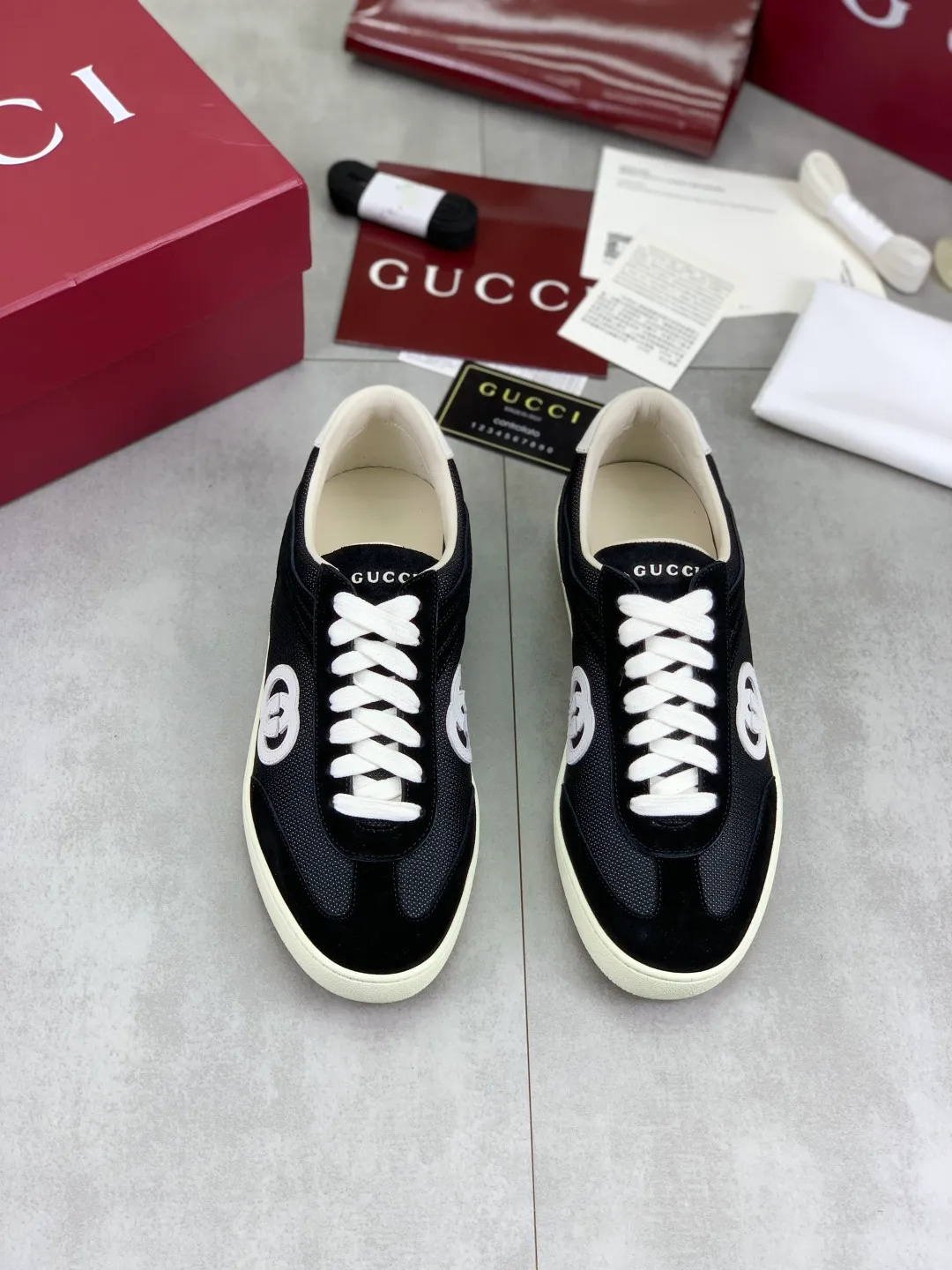 Men's shoes 💰P562 New GUCCI classic design moral training element catwalk model, matching version of top quality moral training shoes for men and women. Epoxy logo process is concave and convex, matching oil edge technology, punched cowhide cloth surface, suede cowhide surface splicing, breathable and not stuffy, the original overlasted shoe model is comfortable on the feet.  Fabric: Matched leather + cloth + mesh Lining: Water-dyed sheepskin Foot: Water-dyed sheepskin Outsole: Original molded TP matching environmentally friendly material Packaging: Top counter full set of packaging Female 35-42 (Female 41.42. Customized) Male 39-46 (46 customized)